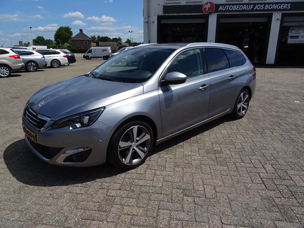Peugeot 308 SW - 1.2 PureTech 130pk S&S Allure 17'' velgen - AutoWereld.nl