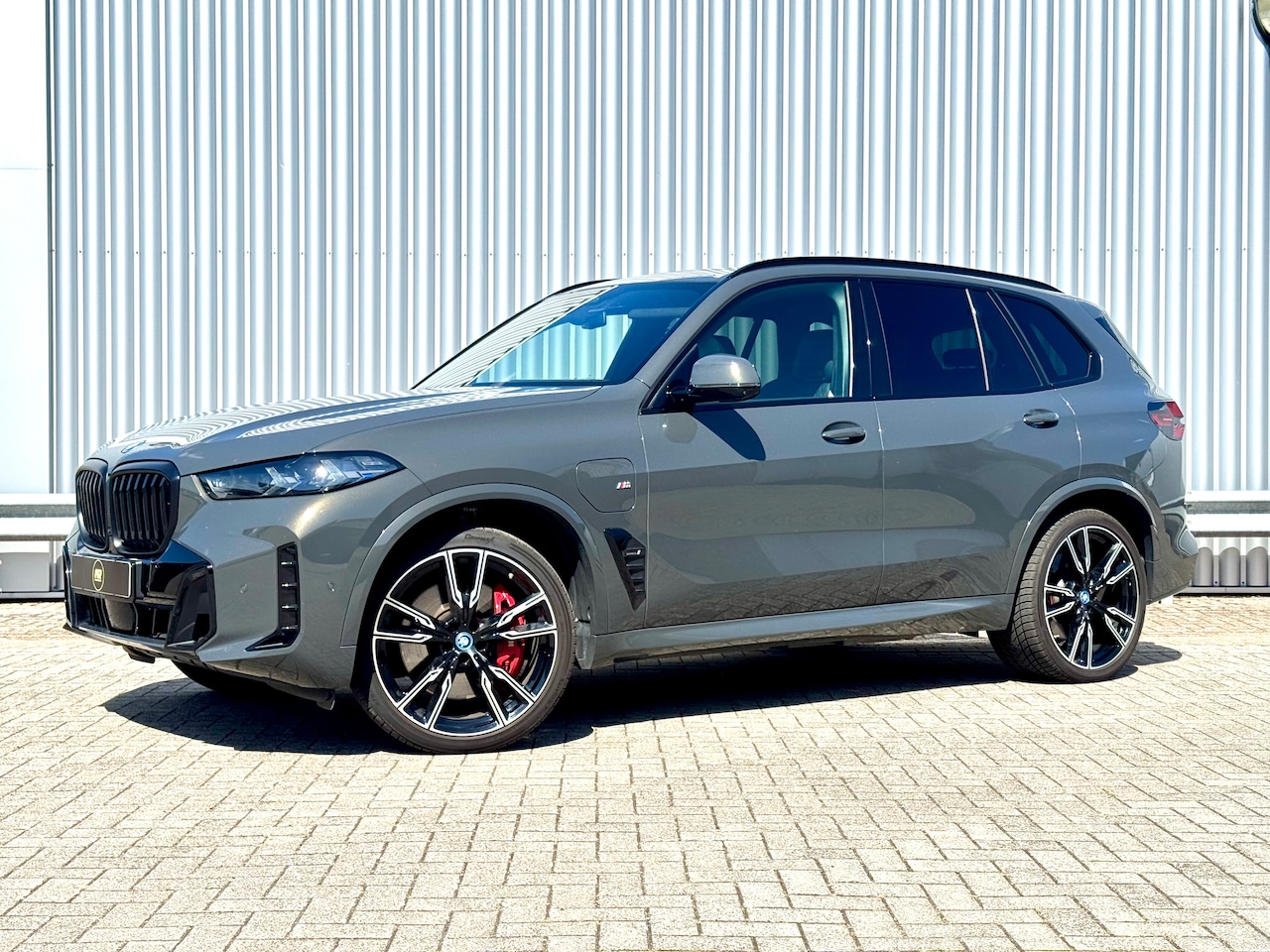 BMW X5 - xDrive50e M Sport Pro | M stoel | Skylounge | 22" - AutoWereld.nl