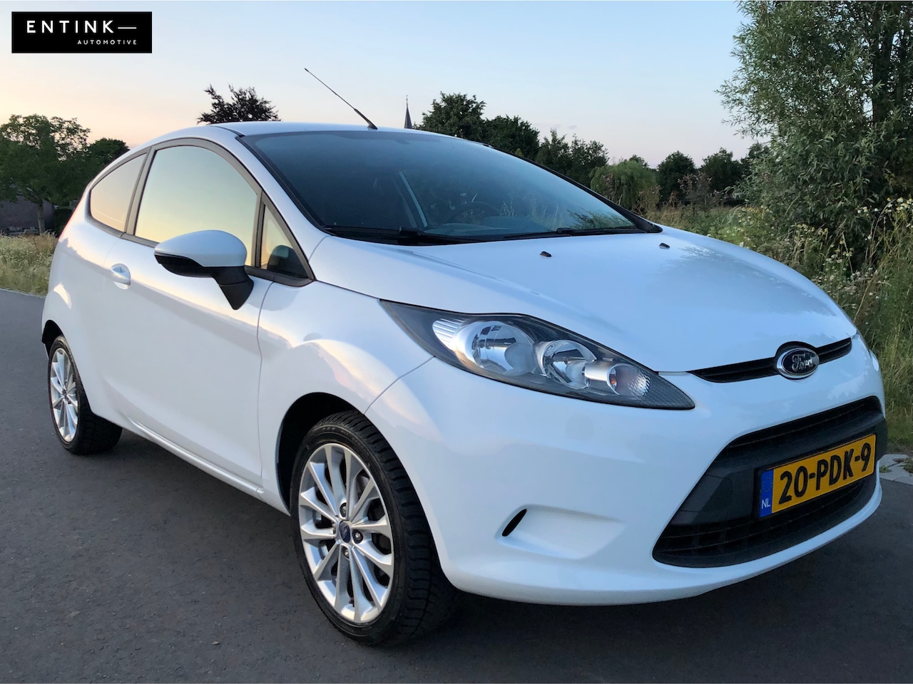 Ford Fiesta - 1.25 Limited Sportpakket | Trekhaak | Airco - AutoWereld.nl