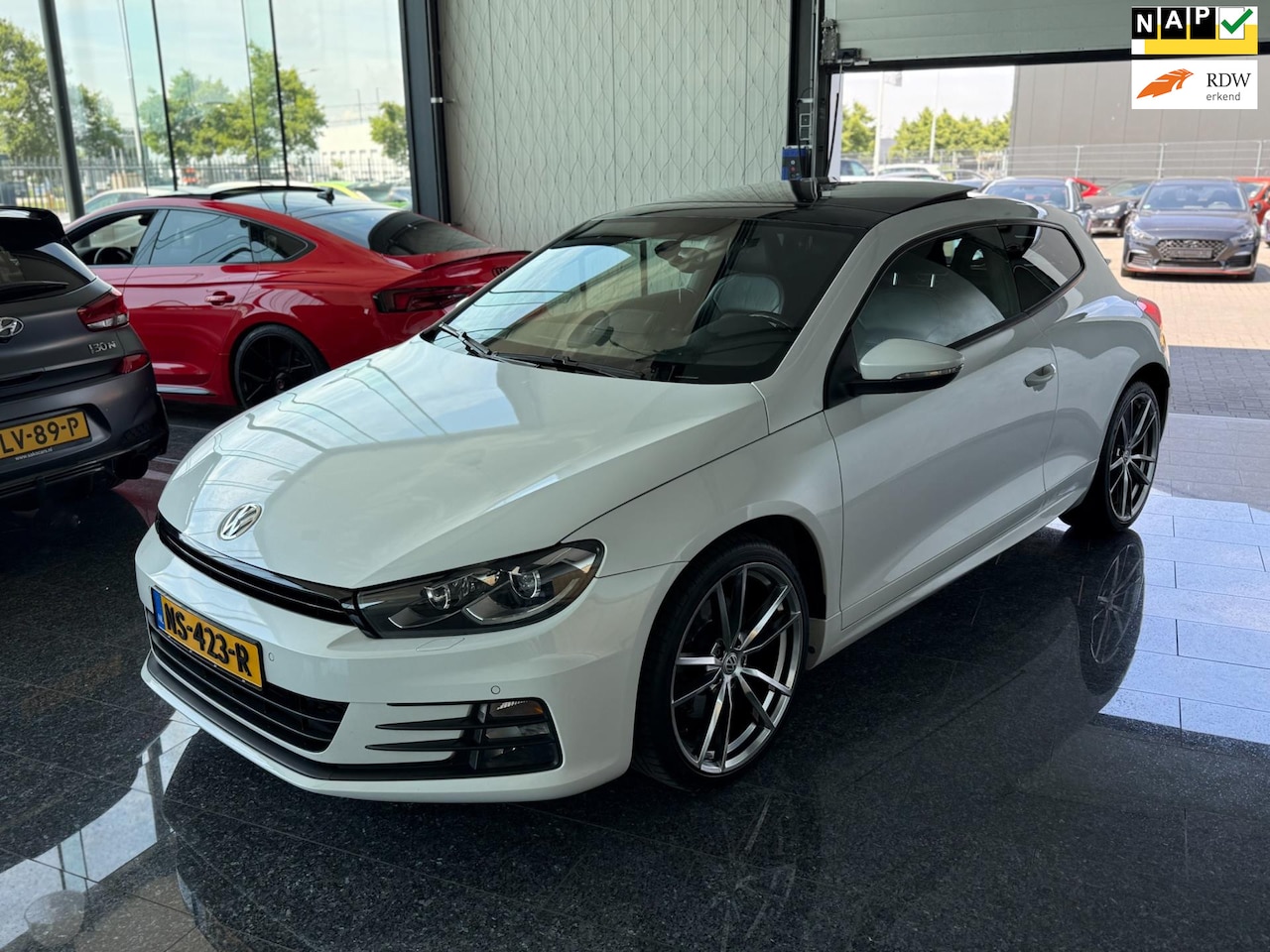 Volkswagen Scirocco - 2015 Facelift Full Options DSG Pano Wit Bullx - AutoWereld.nl
