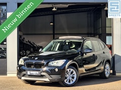 BMW X1 - sDrive18i Executive Black Line |Navi|Pano|Xenon|Clima