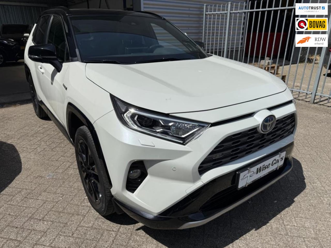 Toyota RAV4 - 2.5 Hybrid Bi-Tone 1 Jaar Fabrieksgarantie - AutoWereld.nl