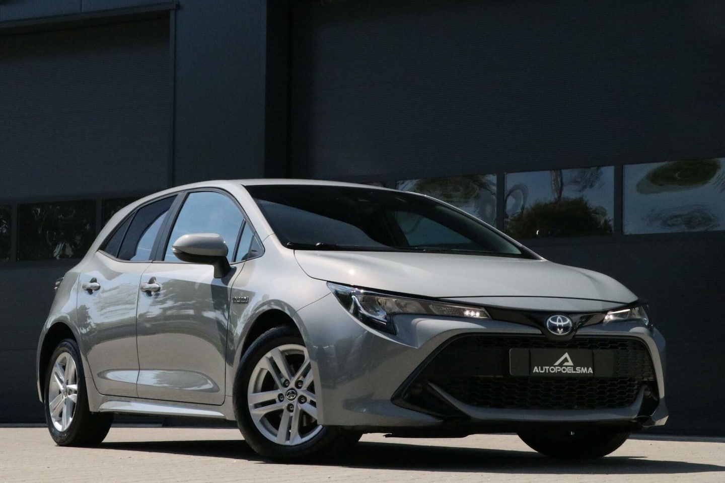 Toyota Corolla - 1.8 Hybrid Business Adaptive Cruise AppleCarplay Camera LaneAssist Navi CementGrey 133000K - AutoWereld.nl
