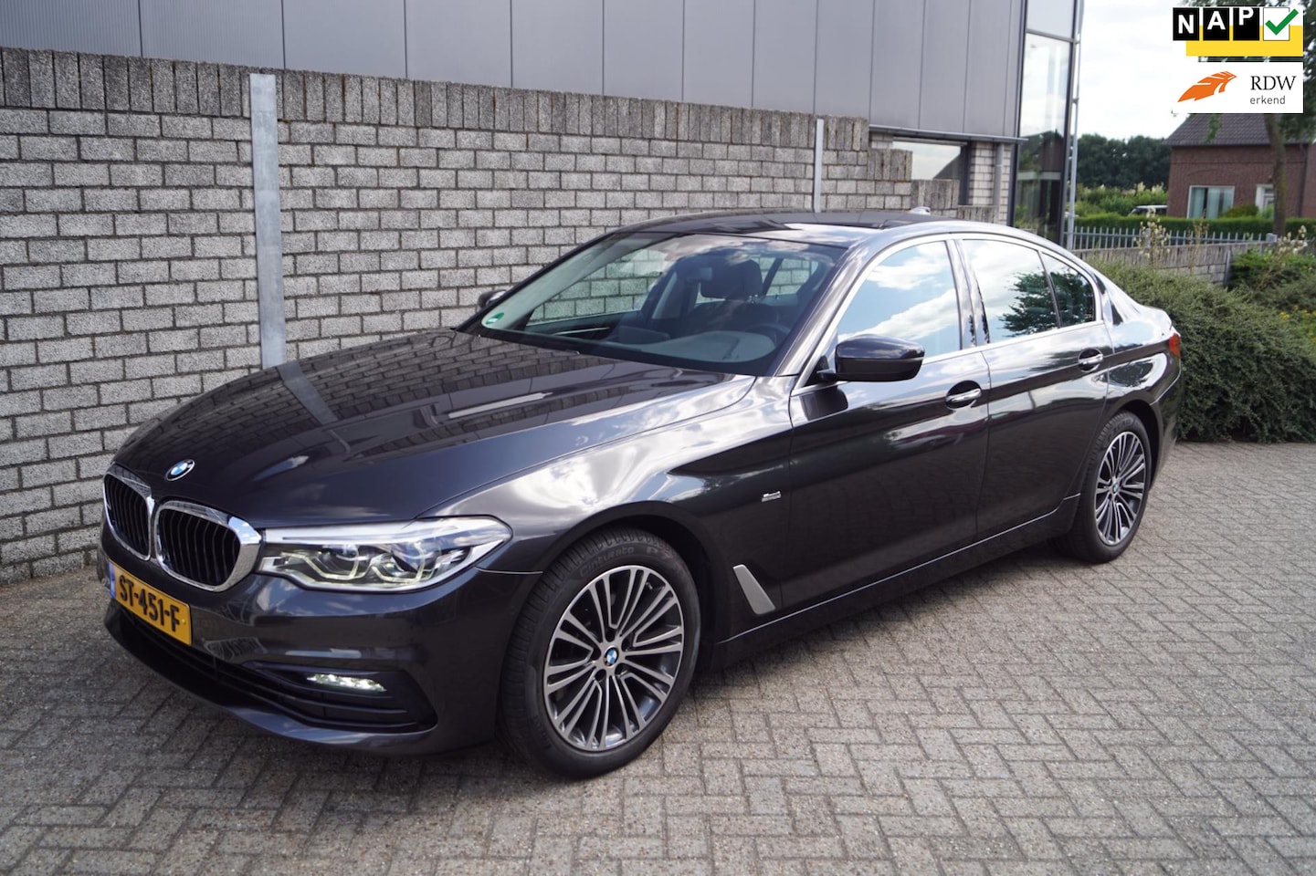 BMW 5-serie - 520i High Executive Sport Line Autom Leder Sportst Stoelverw Navi Camera Clima Cruise 2x P - AutoWereld.nl