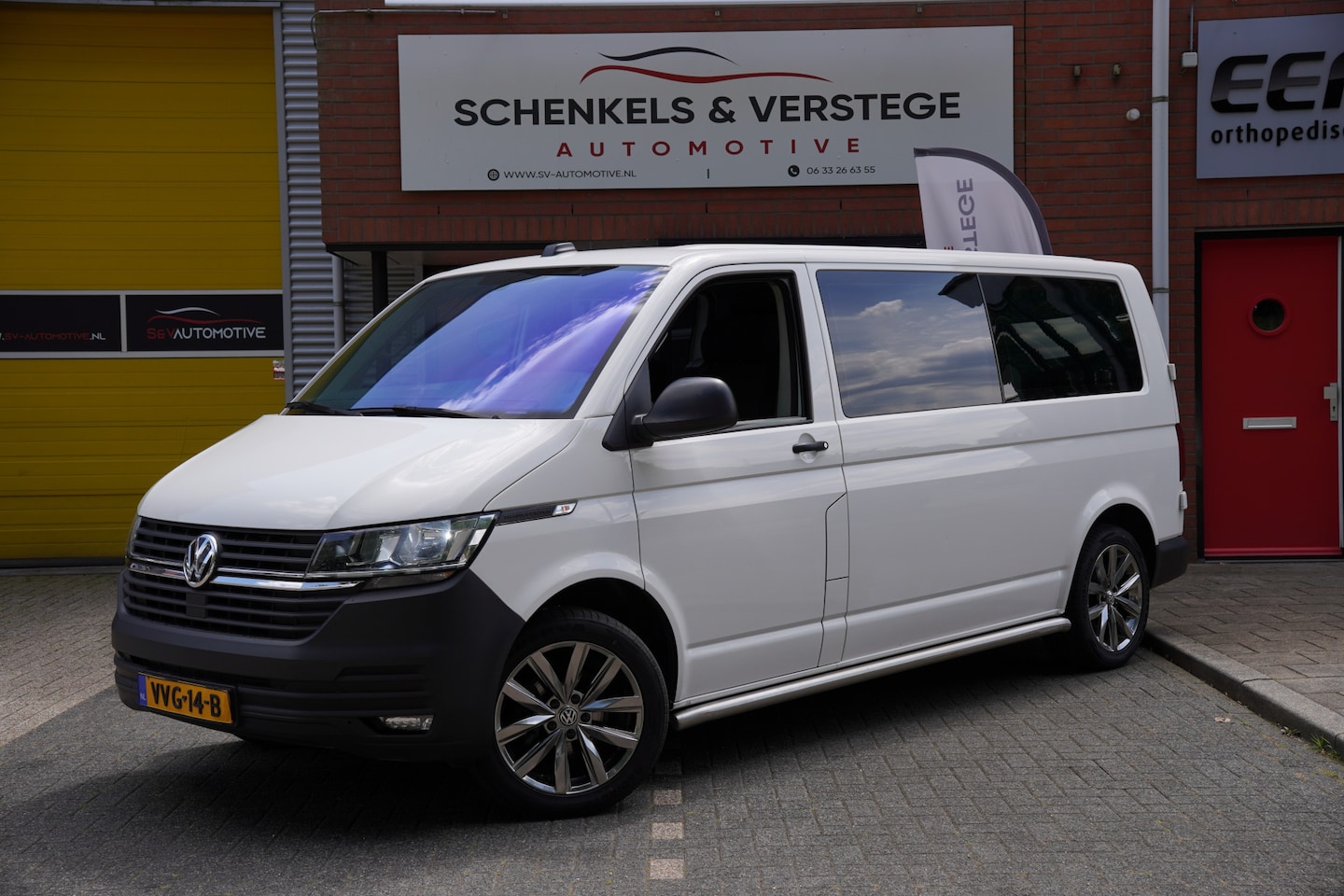 Volkswagen Transporter - 2.0 TDI L2H1 30 DC Highline / Nieuwe velgen en banden / Automaat / Cruise / Camera / Trekh - AutoWereld.nl
