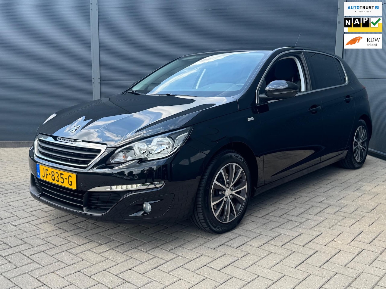 Peugeot 308 - 1.2 PureTech / Pano / Navi / Trekhaak / Nap - AutoWereld.nl