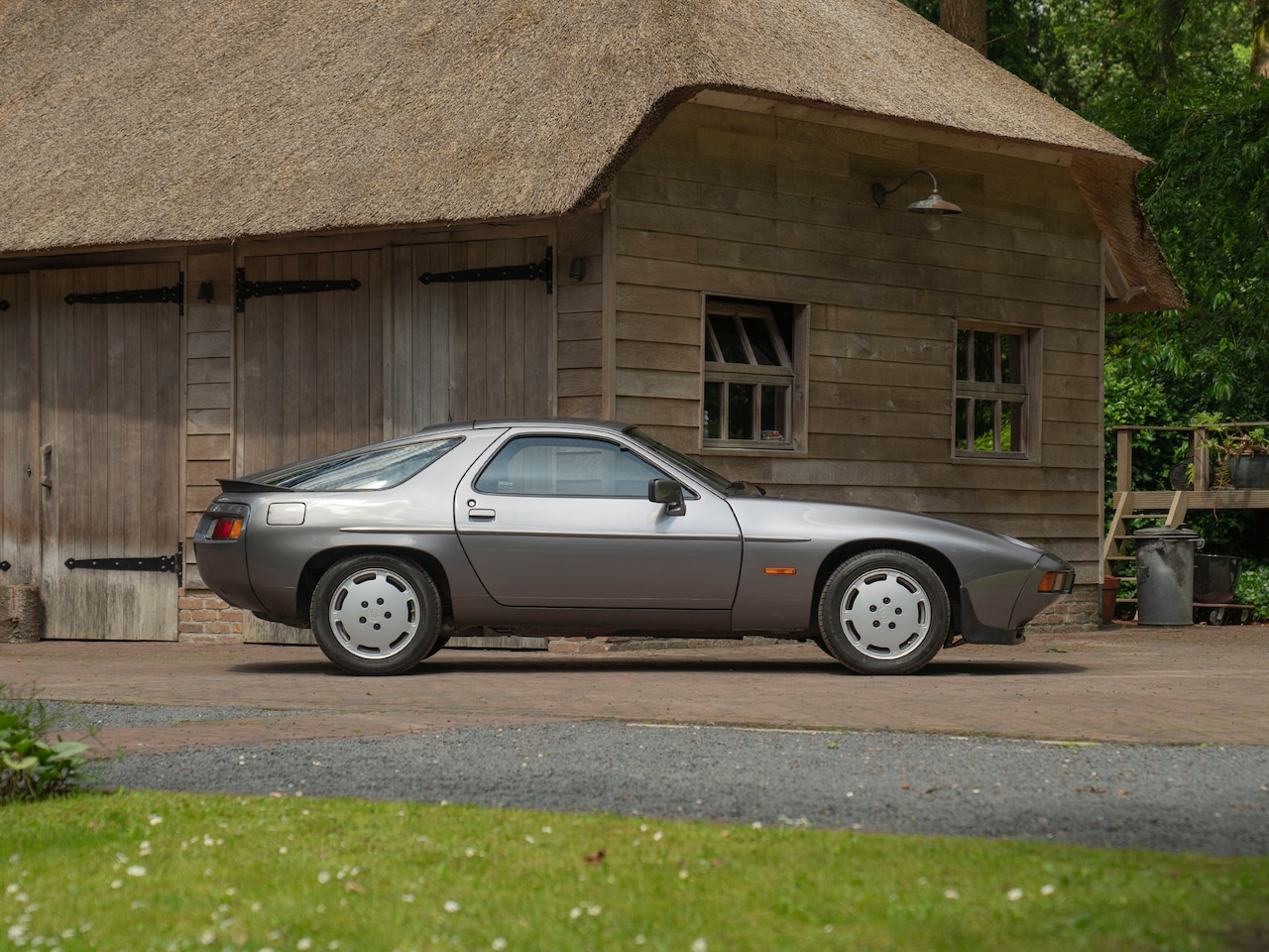 Porsche 928 - 4.7 S Coupé | Manual | Schuifdak | Meteor Grey - AutoWereld.nl