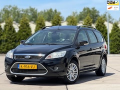 Ford Focus Wagon - 1.8 Limited 1e Eigenaar | Climate Control | Parkeersensoren | Stoelverwarming | Trekhaak |