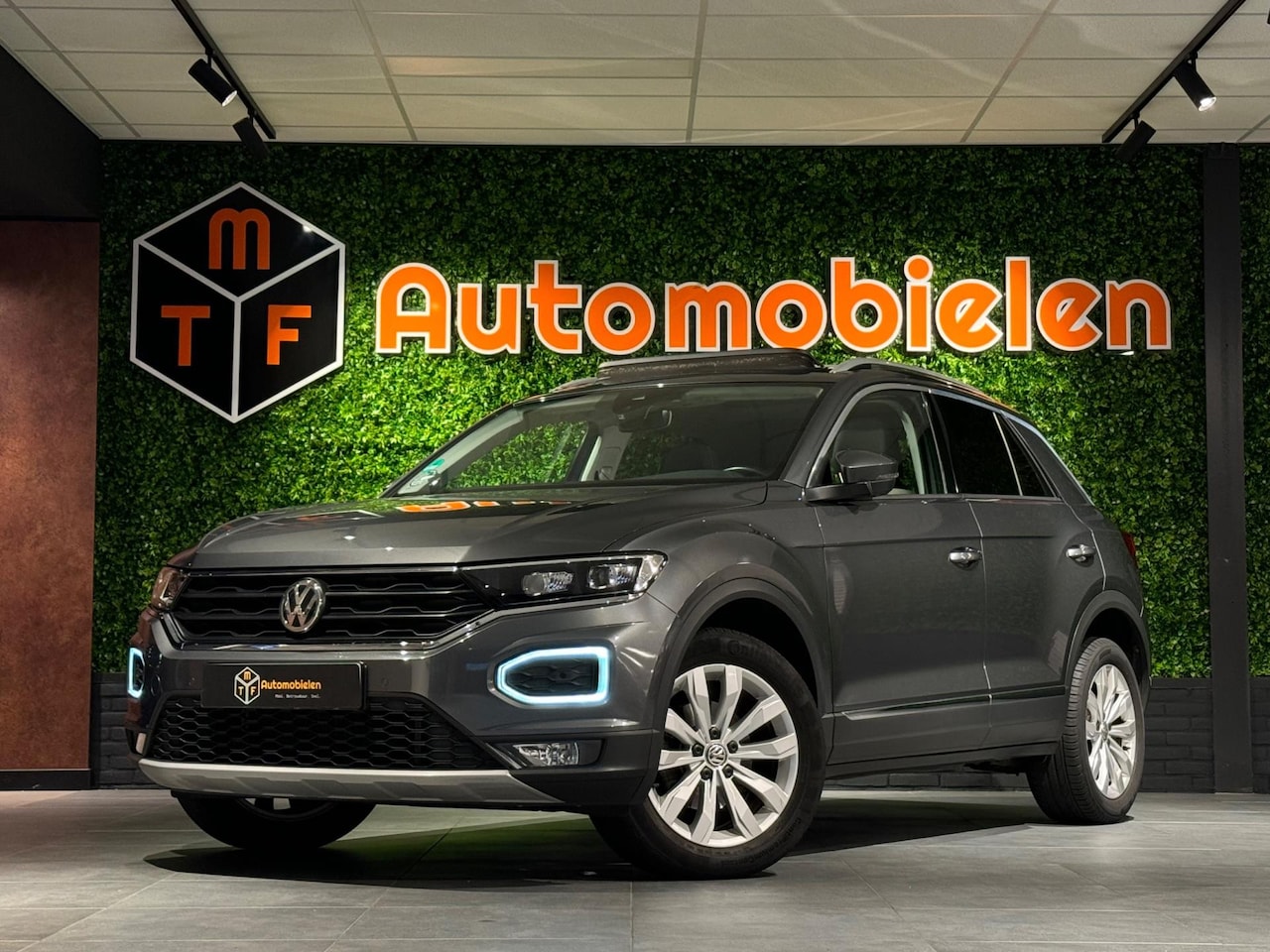 Volkswagen T-Roc - Volkswagen T-Roc 1.5 TSI Sport R 150 PK |VIRTUAL|PANO|ACC|CAMERA|BOMVOL - AutoWereld.nl