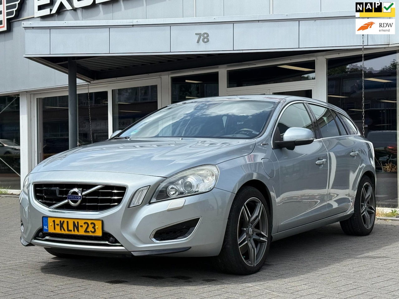 Volvo V60 - 2.4 D6 AWD Plug-In Hybrid Pure Limited 2.4 D6 AWD Plug-In Hybrid Pure Limited - AutoWereld.nl