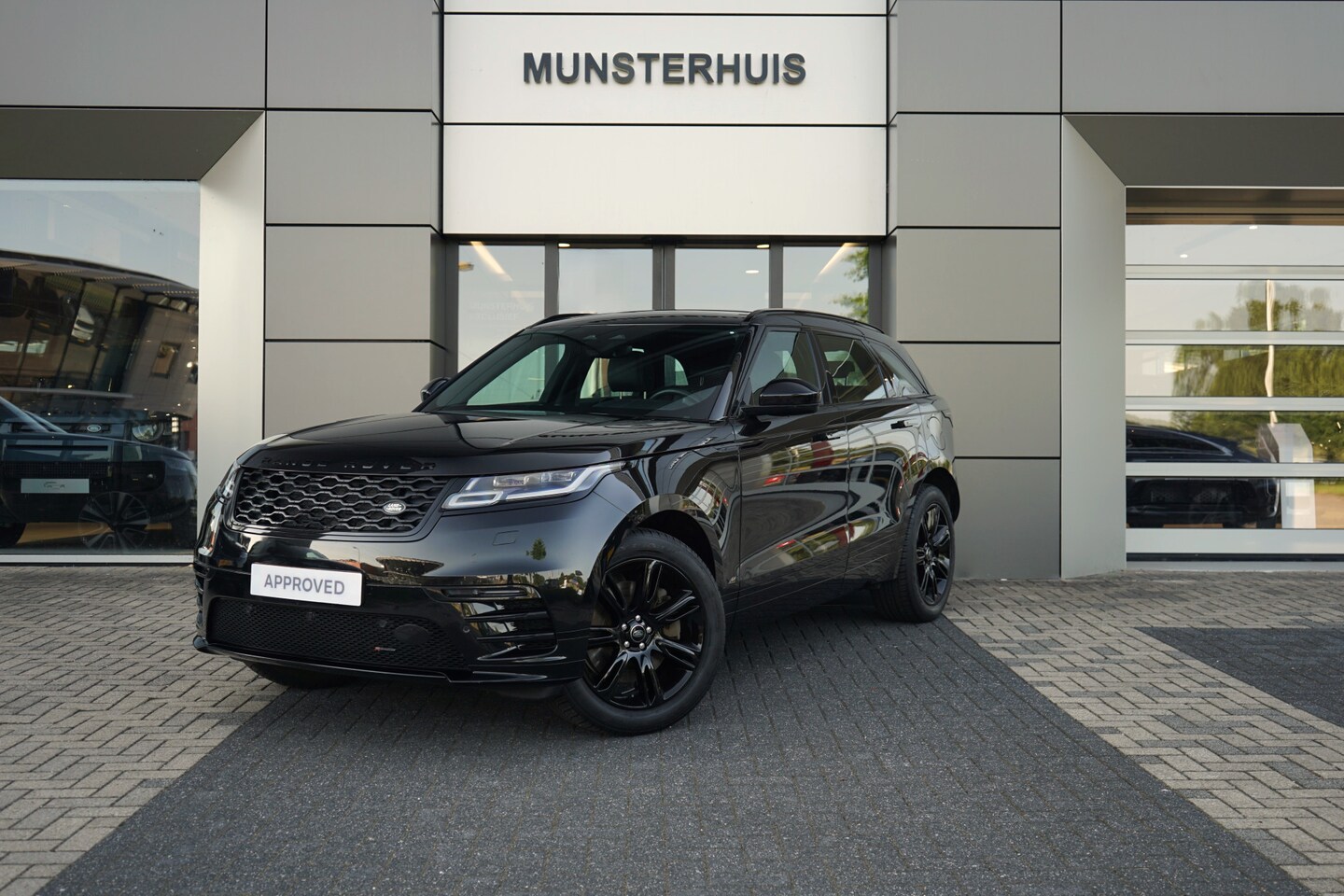 Land Rover Range Rover Velar - 2.0 P400e R-Dynamic SE | Elektrische trekhaak | Schuif/Kantel dak | Voorstoelen verwarmd | - AutoWereld.nl