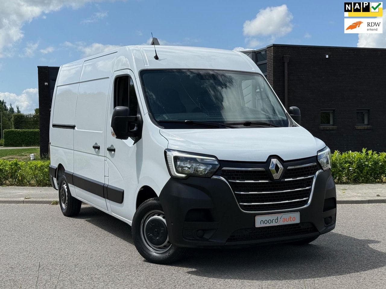 Renault Master - T35 2.3 dCi 150 L2H2 Energy Automaat | Airco | Cruise | Navi | - AutoWereld.nl