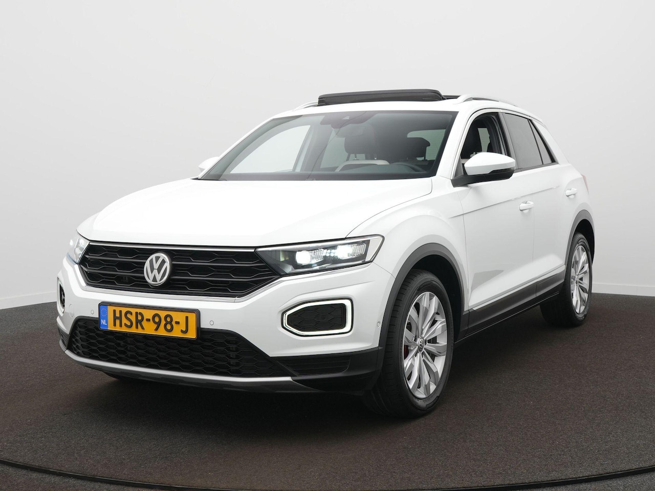 Volkswagen T-Roc - 1.5 TSI Sport | Panoramadak | Stoelverwarming | Adaptive Cruise - AutoWereld.nl