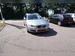 Volvo V70 - 1.6 T4 Limited Edition TREKHAAK AUTOMAAT STOELVERWARMING LEER