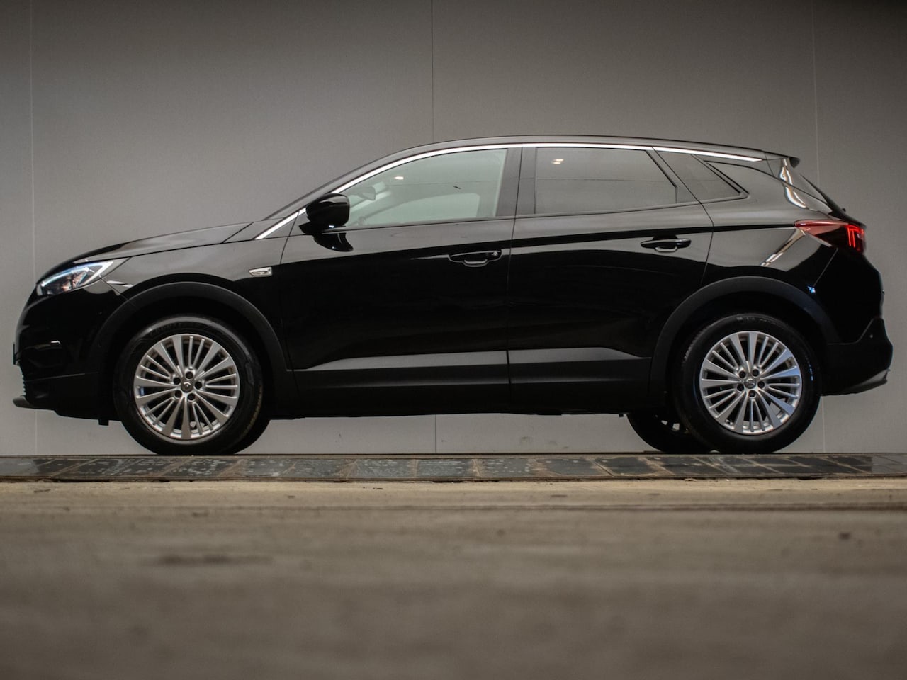 Opel Grandland X - 1.2 Turbo Innovation Sport (APPLE CARPLAY,NAVI,LED,CRUISE,CLIMATE,SPORTSTOELEN,CAMERA,GETI - AutoWereld.nl