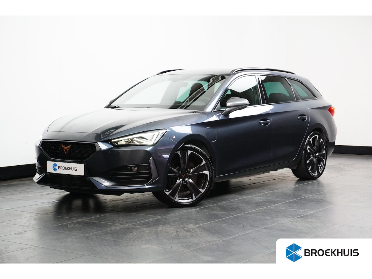 CUPRA Leon Sportstourer - 1.4 e-Hybrid 245PK VZ Adrenaline | TREKHAAK | NAVIGATIE | 19 INCH | VERLENGDE GARANTIE | C - AutoWereld.nl