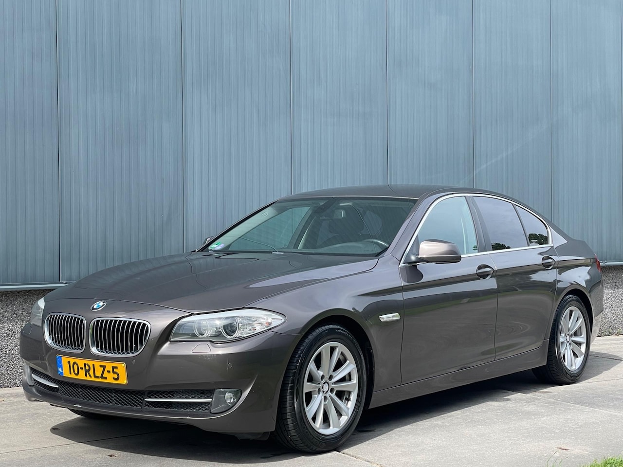 BMW 5-serie - 523i Executive | Navi | Xenon | PDC v+a | Climate control | Trekhaak - AutoWereld.nl