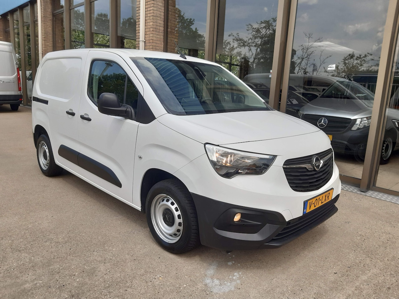 Opel Combo - 102Pk Airco Cruisecontrol Achteruitrijcamera 35925 KM ! - AutoWereld.nl