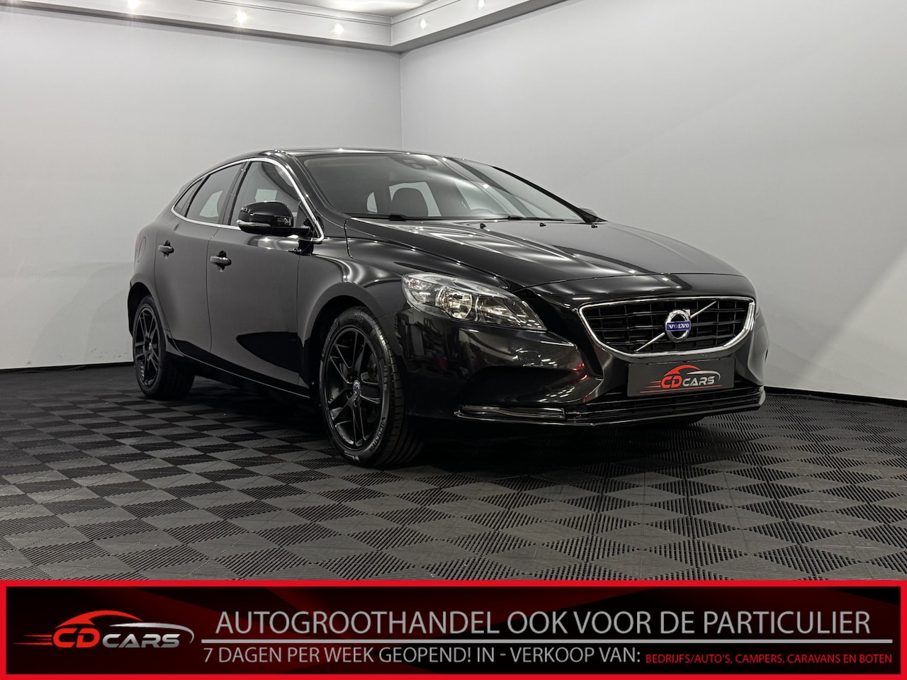 Volvo V40 - 1.6 D2 Momentum Half leder, Clima, Parkeersensoren, Navi, Cruise control, A start stop - AutoWereld.nl