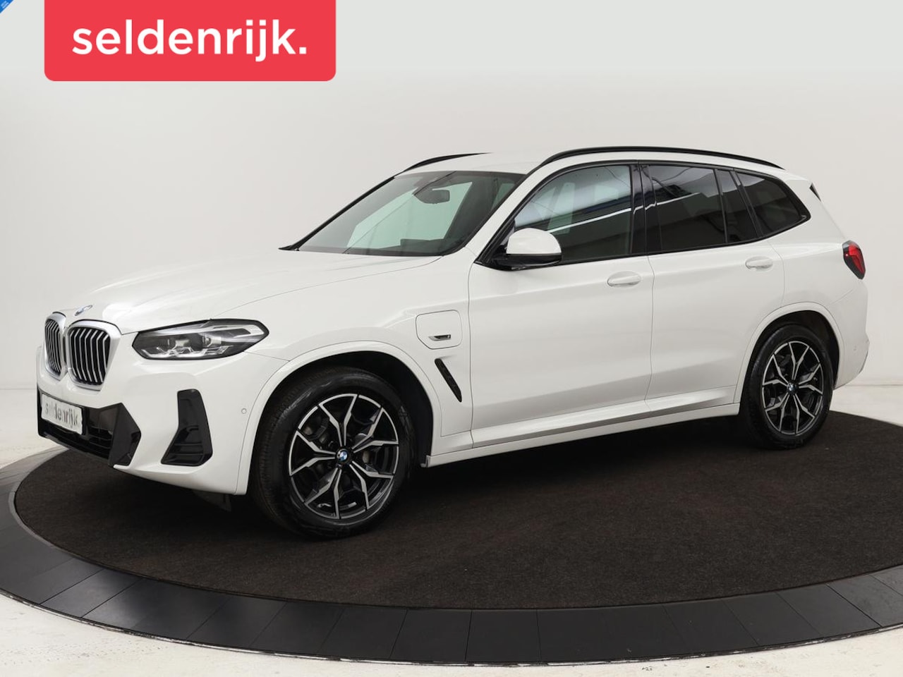 BMW X3 - xDrive30e M-Sport | Leder | Adaptive cruise | Stoel & stuurverwarming | Carplay | Camera | - AutoWereld.nl