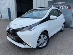 Toyota Aygo - 1.0 VVT-i x-play Cabrio / Airco / Camera / Half Leder / LMV