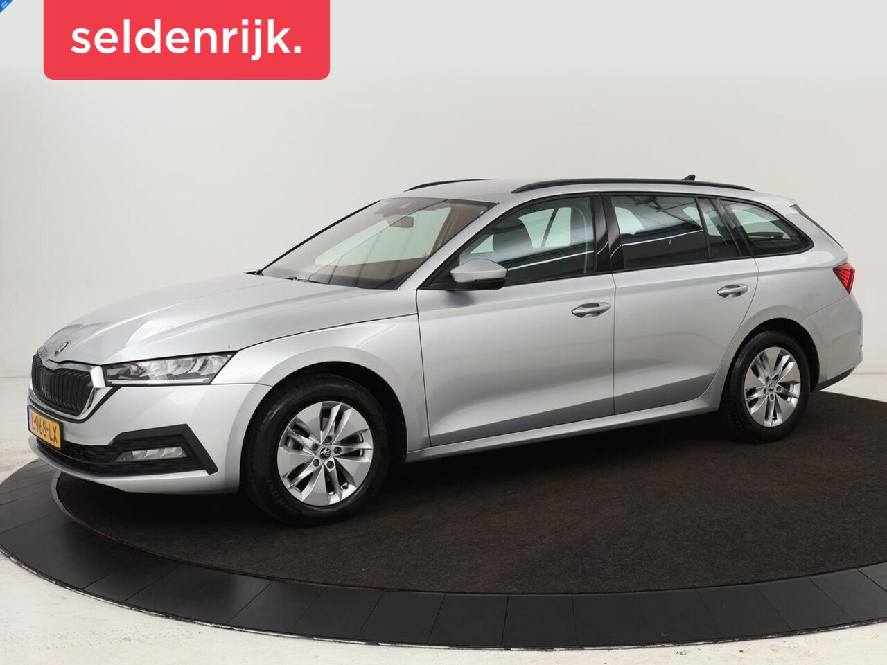 Skoda Octavia - 1.5 e-TSI Business Edition | Stoelverwarming | Trekhaak | Keyless | Carplay | Navigatie | - AutoWereld.nl