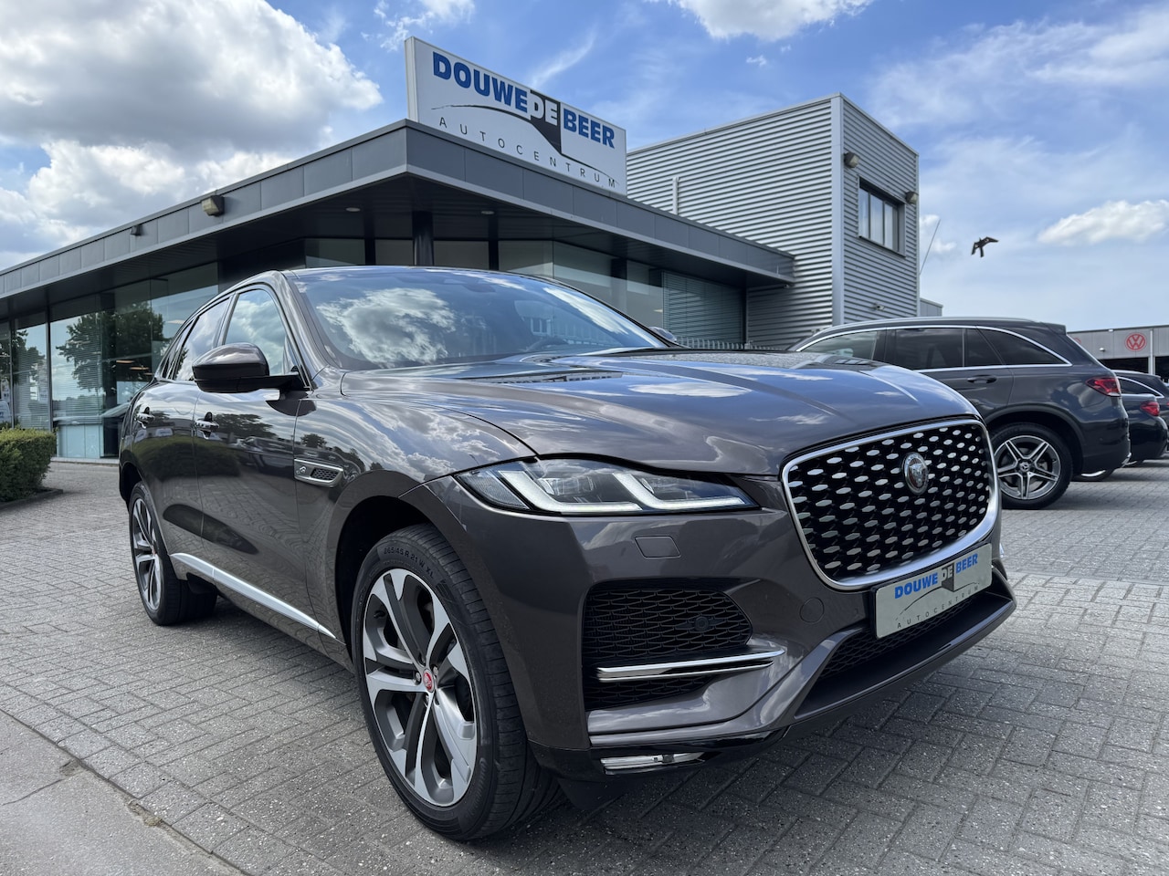 Jaguar F-Pace - 2.0 P400e PHEV R-Dynamic Black 2.0 P400e PHEV R-Dynamic Black - AutoWereld.nl