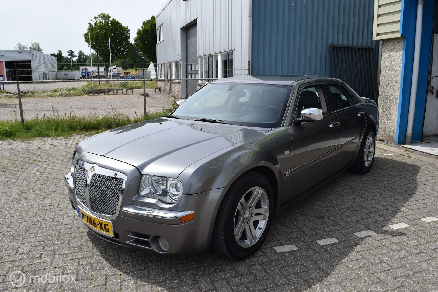Chrysler 300C - 5.7 V8 HEMI Youngtimer - AutoWereld.nl
