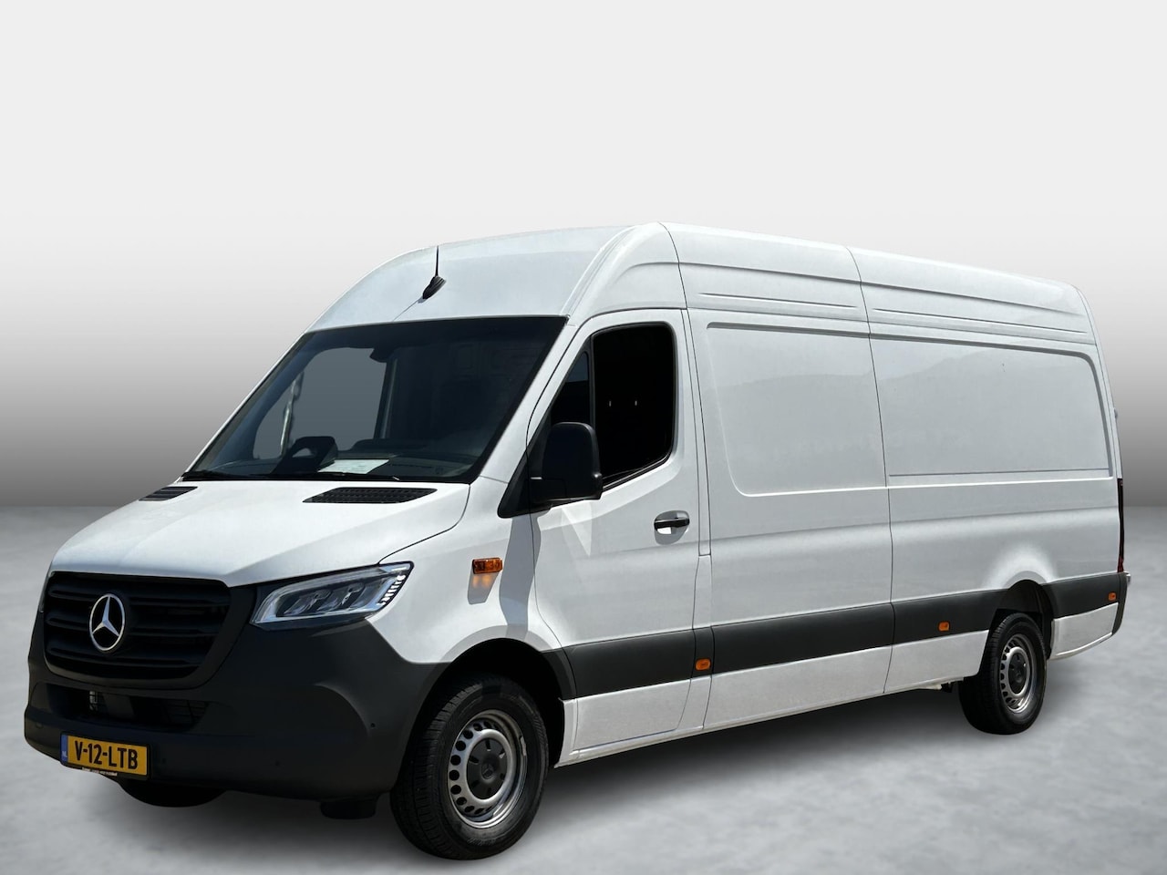 Mercedes-Benz Sprinter - 317 CDI L3/H2 | Airco | Stoelverwarming | Parkeerhulp - AutoWereld.nl
