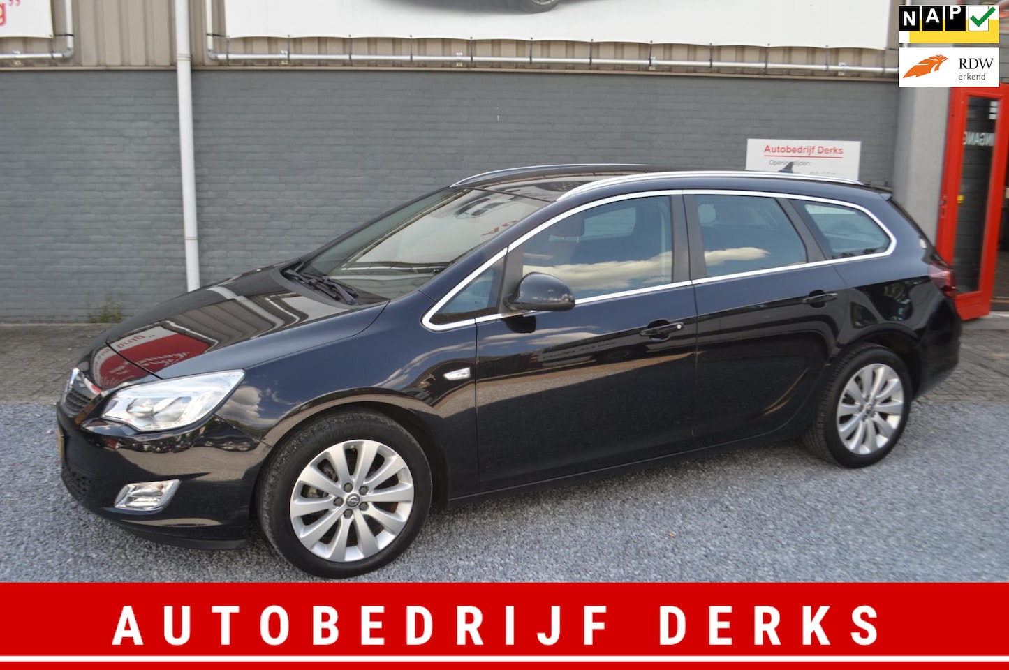 Opel Astra Sports Tourer - 1.4 Turbo Cosmo Airco Navi Trekhaak Jaar APK - AutoWereld.nl