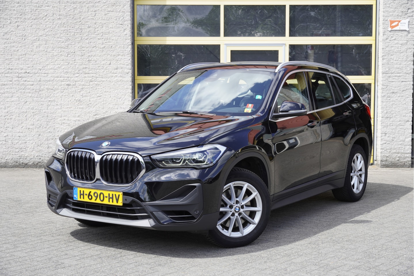 BMW X1 - sDrive20i 192PK! Automaat High Executive BJ2020 Lmv 17" | Led V+A | Pdc | Navi | Head-Up d - AutoWereld.nl