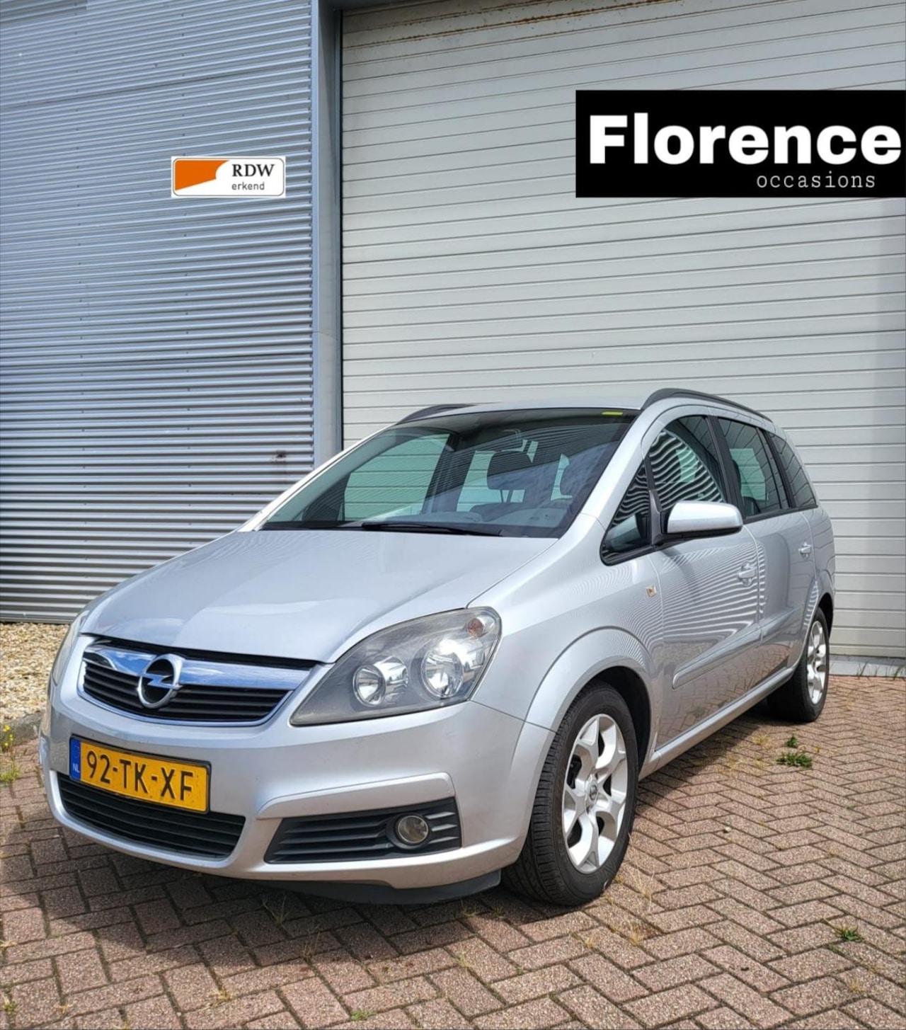 Opel Zafira - 2.2 Essentia Airco Trekhaak Nwe APK Navi Rijklaar! - AutoWereld.nl
