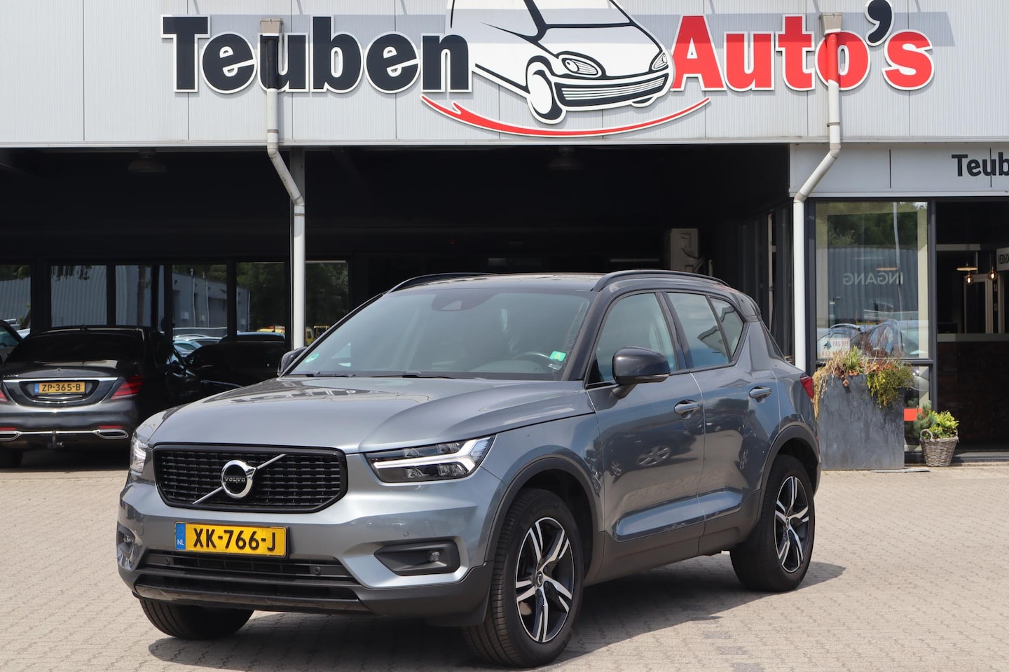Volvo XC40 - 1.5 T3 R-Design Navigatie, Cruise control, Climate control, Trekhaak - AutoWereld.nl