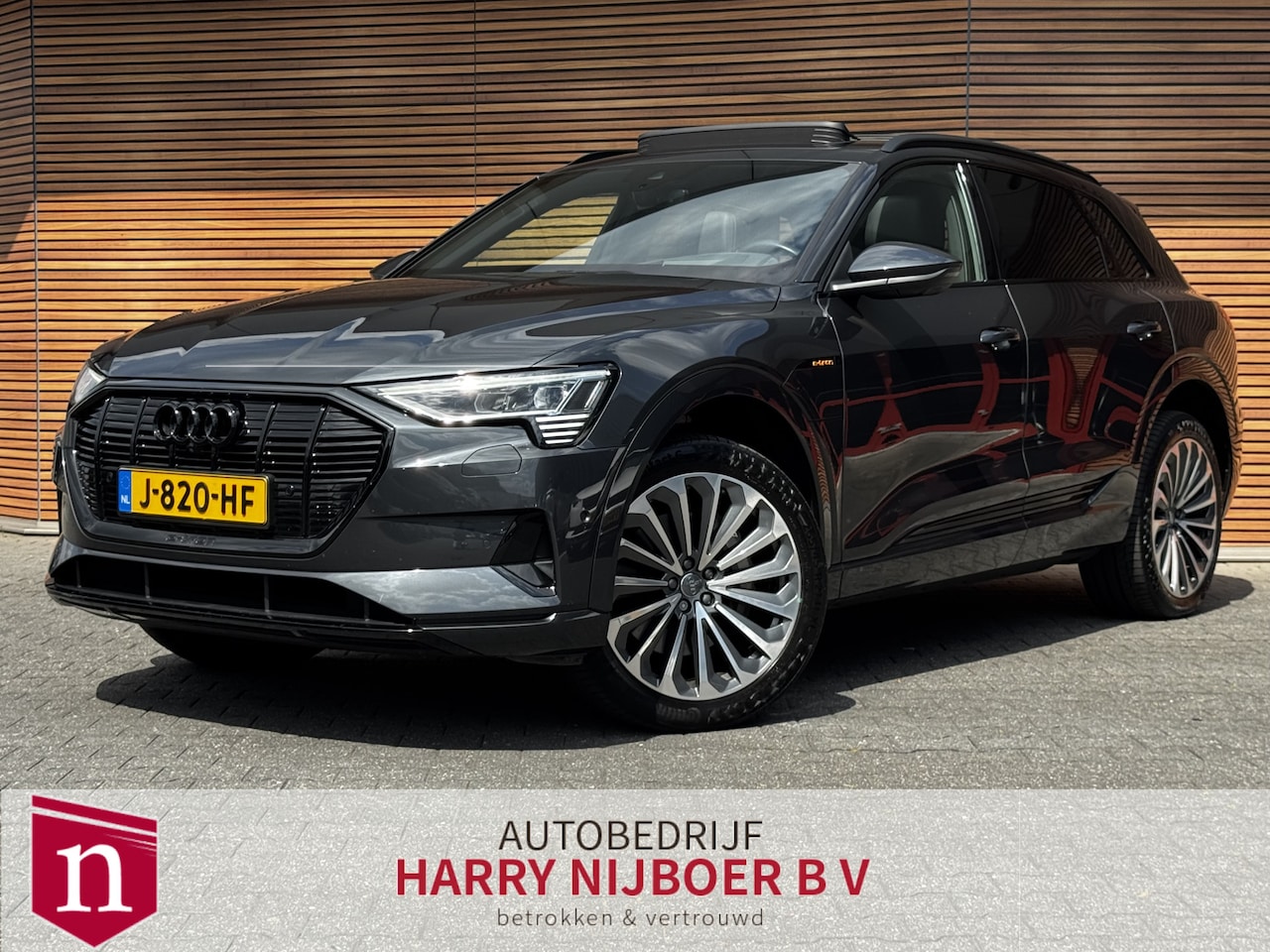 Audi e-tron - 55 quattro Business edition Plus 95 kWh Trekhaak / Panoramadak / Leer - AutoWereld.nl