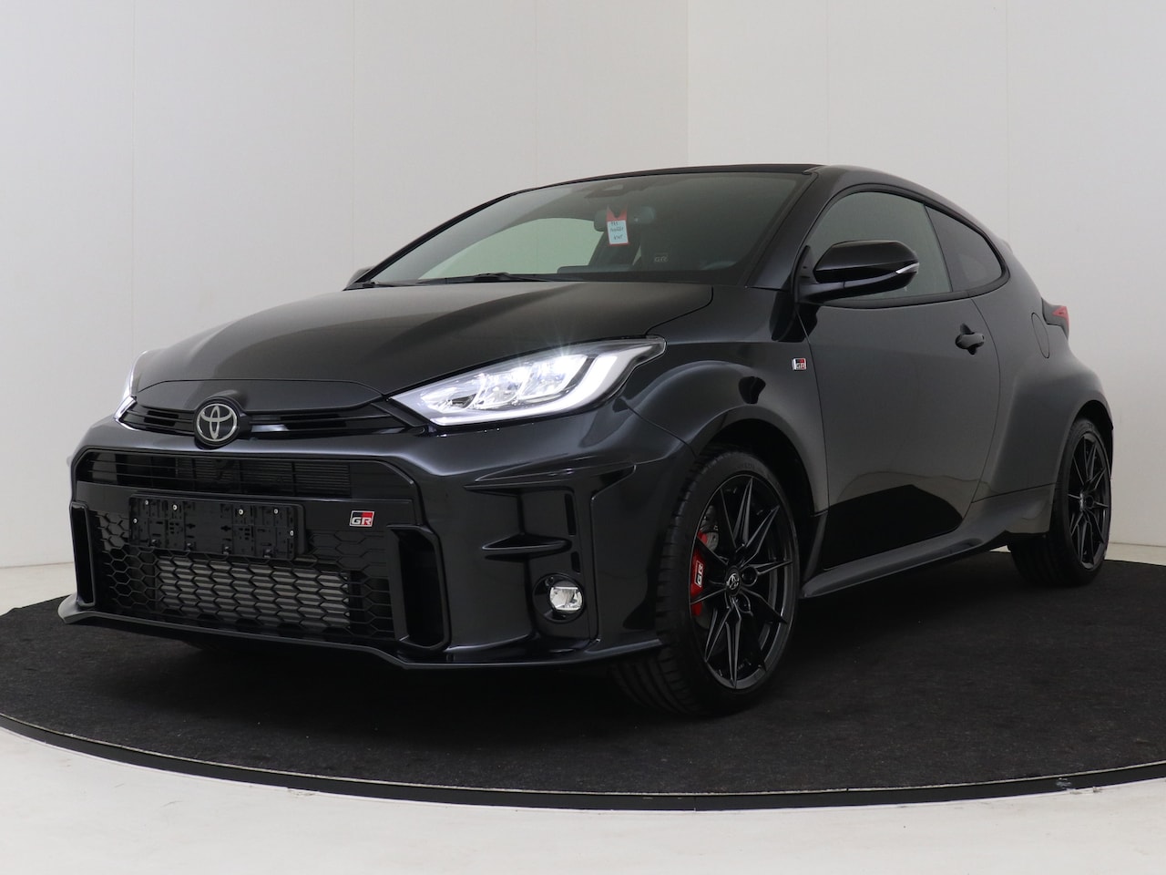 Toyota Yaris - 1.6 GR Performance *nieuw* Rijklaar | MY2023 - AutoWereld.nl