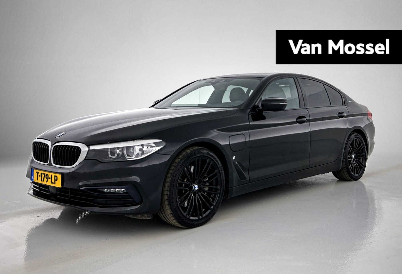 BMW 5-serie - 530e iPerformance High Executive | PANORAMADAK | LEDER | NAVIGATIE | ADAPTIVE CRUISE CONTR - AutoWereld.nl