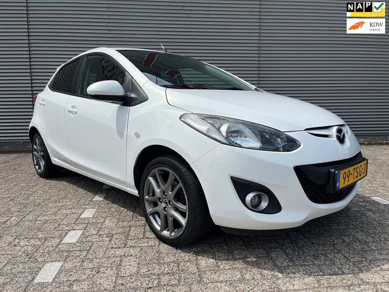 Mazda 2 - 1.3 Navigator GT 5drs Airco - sensoren - aux - stoelverwarming - lm velgen - armsteun - AutoWereld.nl