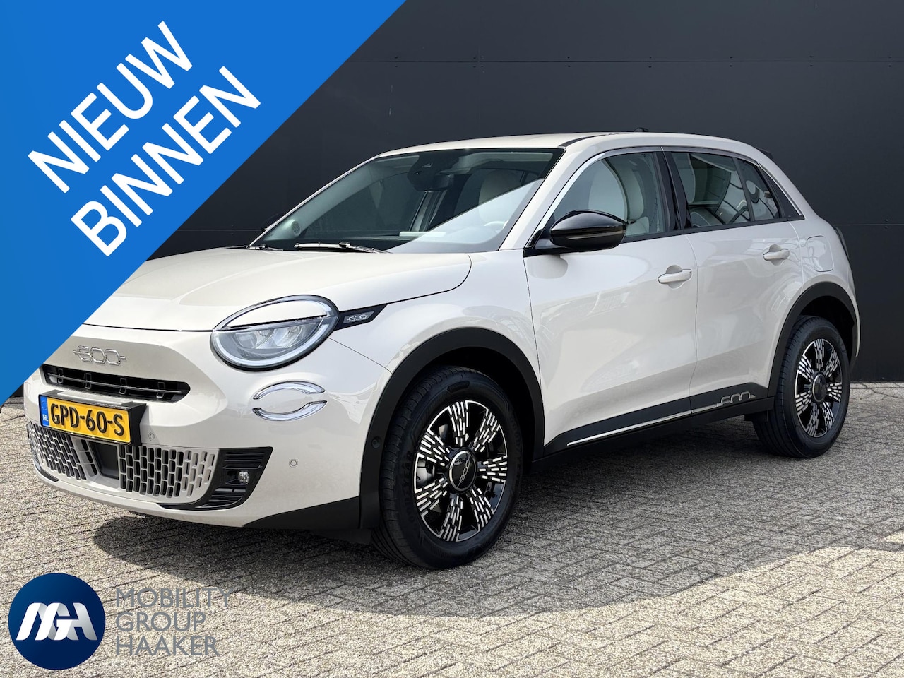 Fiat 600 - 1.2 Hybrid Urban | Apple-Android | Parkeercamera | Climate Control | Cruise Control - AutoWereld.nl