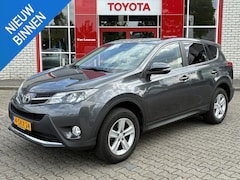 Toyota RAV4 - 2.0 DYNAMIC 4WD TREKHAAK 2000KG TREKGEW CLIMA CRUISE BLUETOOTH CAMERA 17" LM-VELGEN NL-AUT