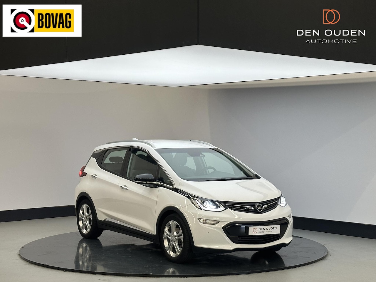Opel Ampera-e - Business executive 60 kWh | Stuurverwarming | Stoelverwarming | Nieuwe batterij - AutoWereld.nl
