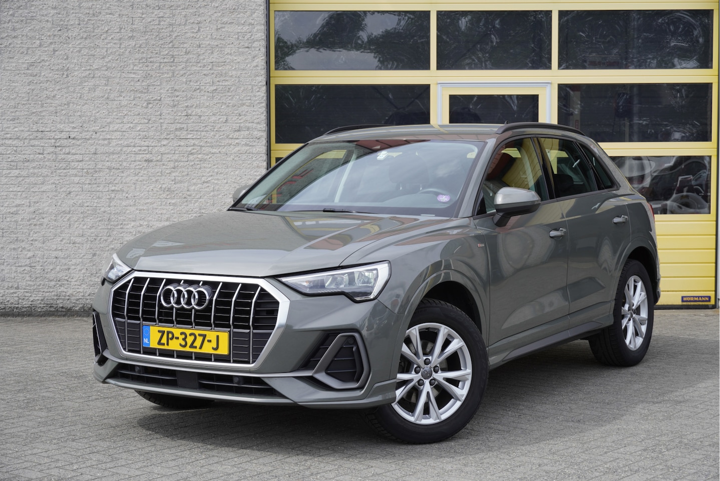 Audi Q3 - 35 TFSI 150PK! Automaat S-Line BJ2019 Lmv 18" | Led | Pdc | Elek. achterklep | App-Connect - AutoWereld.nl