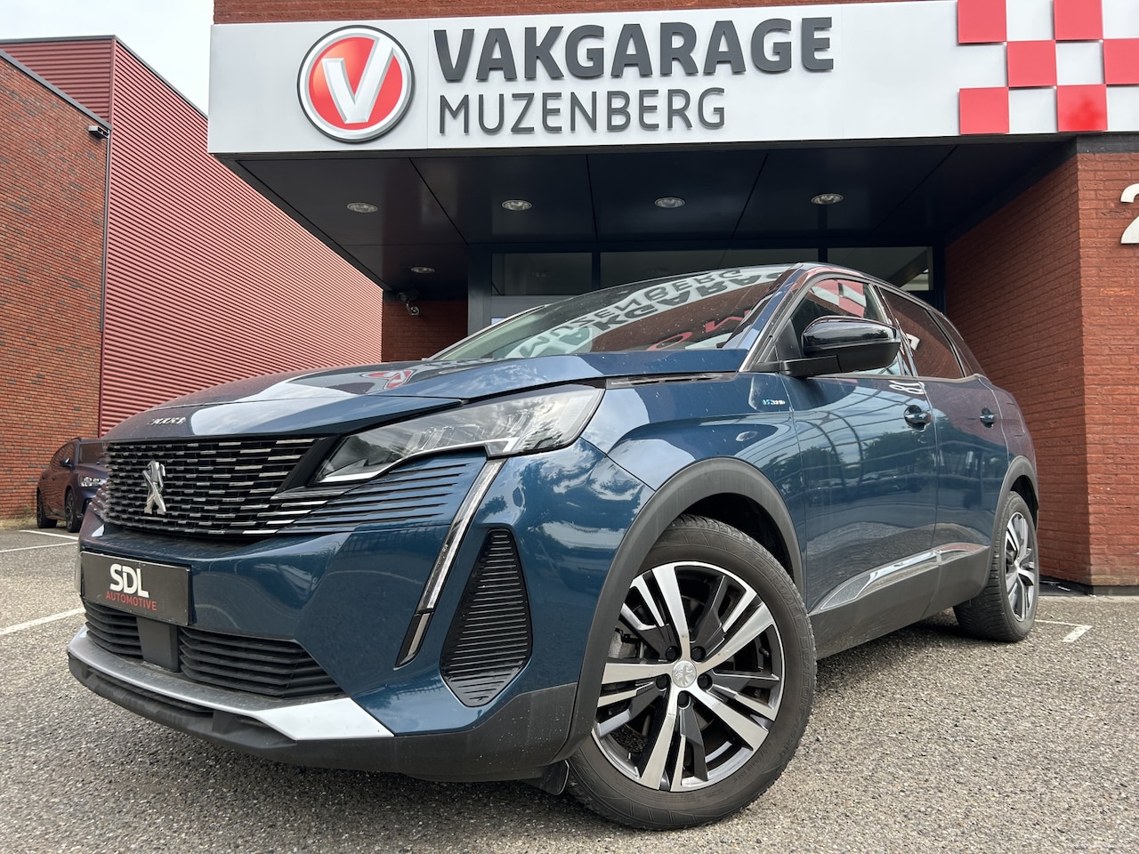 Peugeot 3008 - 1.6 HYbrid 225 Allure // LED // NAVI + CARPLAY // CAMERA + SENSOREN // STOELVERWARMING - AutoWereld.nl