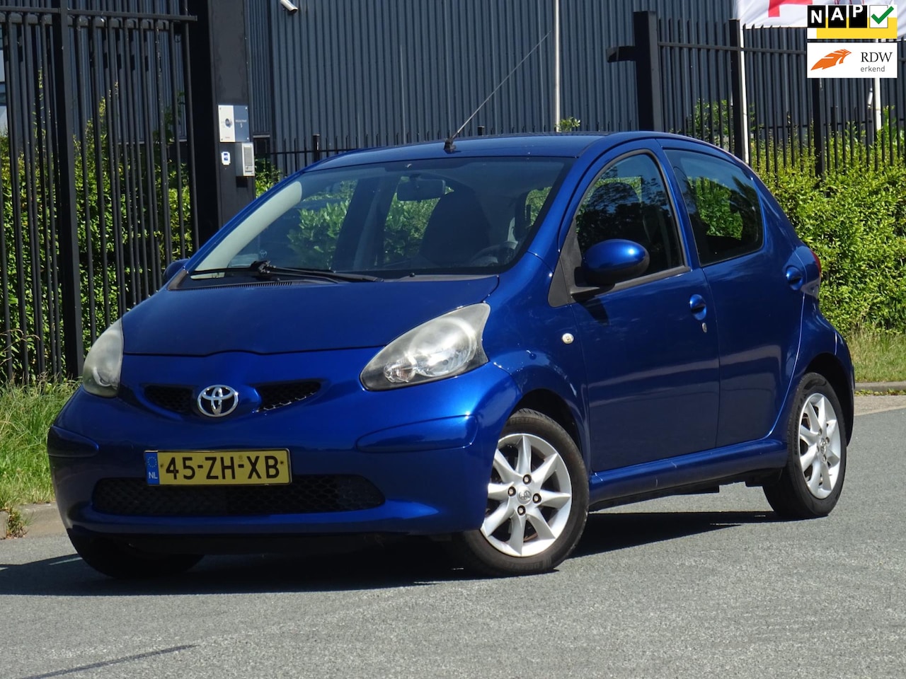 Toyota Aygo - 1.0-12V + 5DRS NAP/LEER/ELEKRAM/APK 03-2026 - AutoWereld.nl