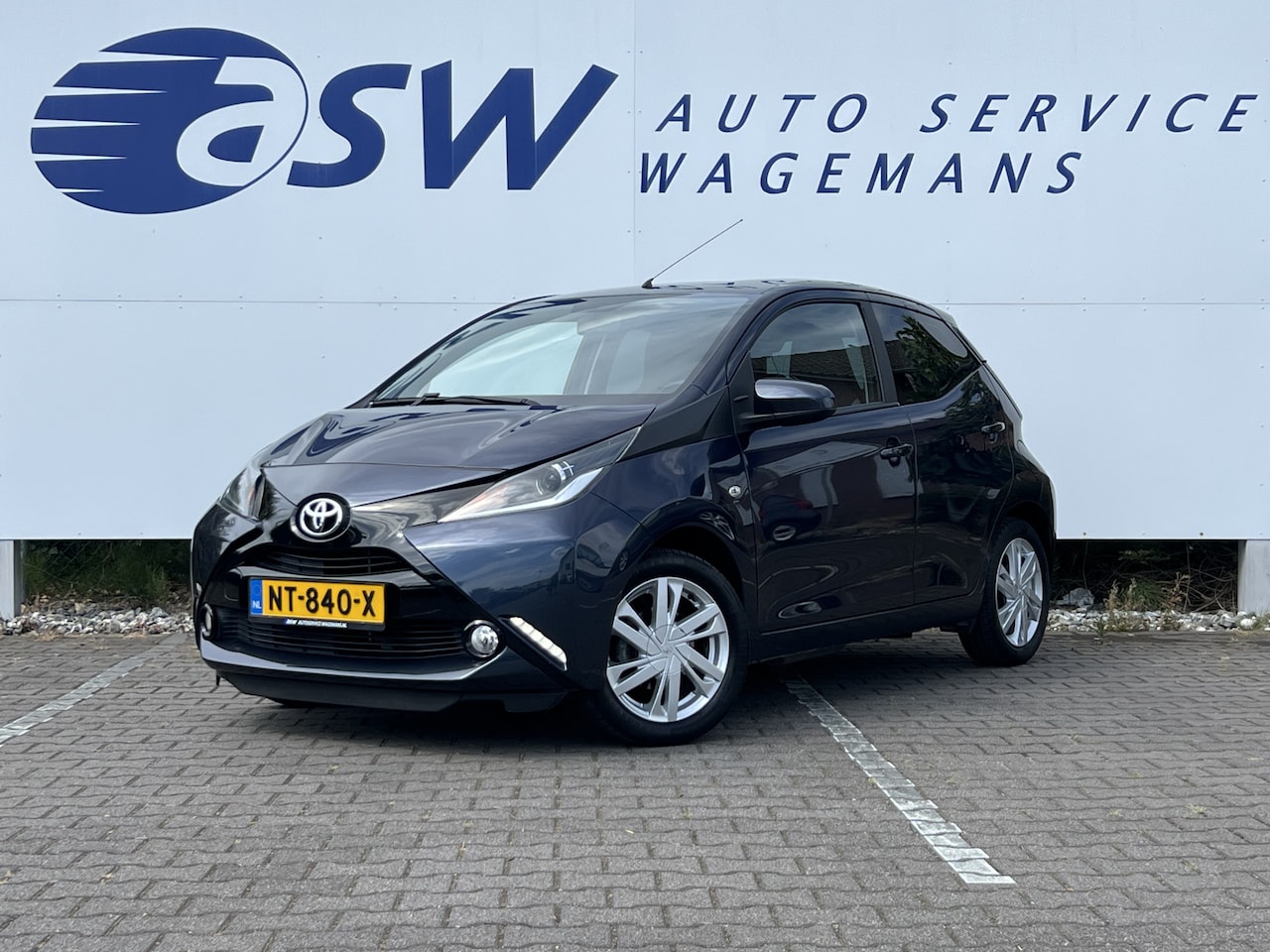 Toyota Aygo - 1.0 VVT-i x-play | Carplay | Camera | Trekhaak | RIJKLAAR - AutoWereld.nl