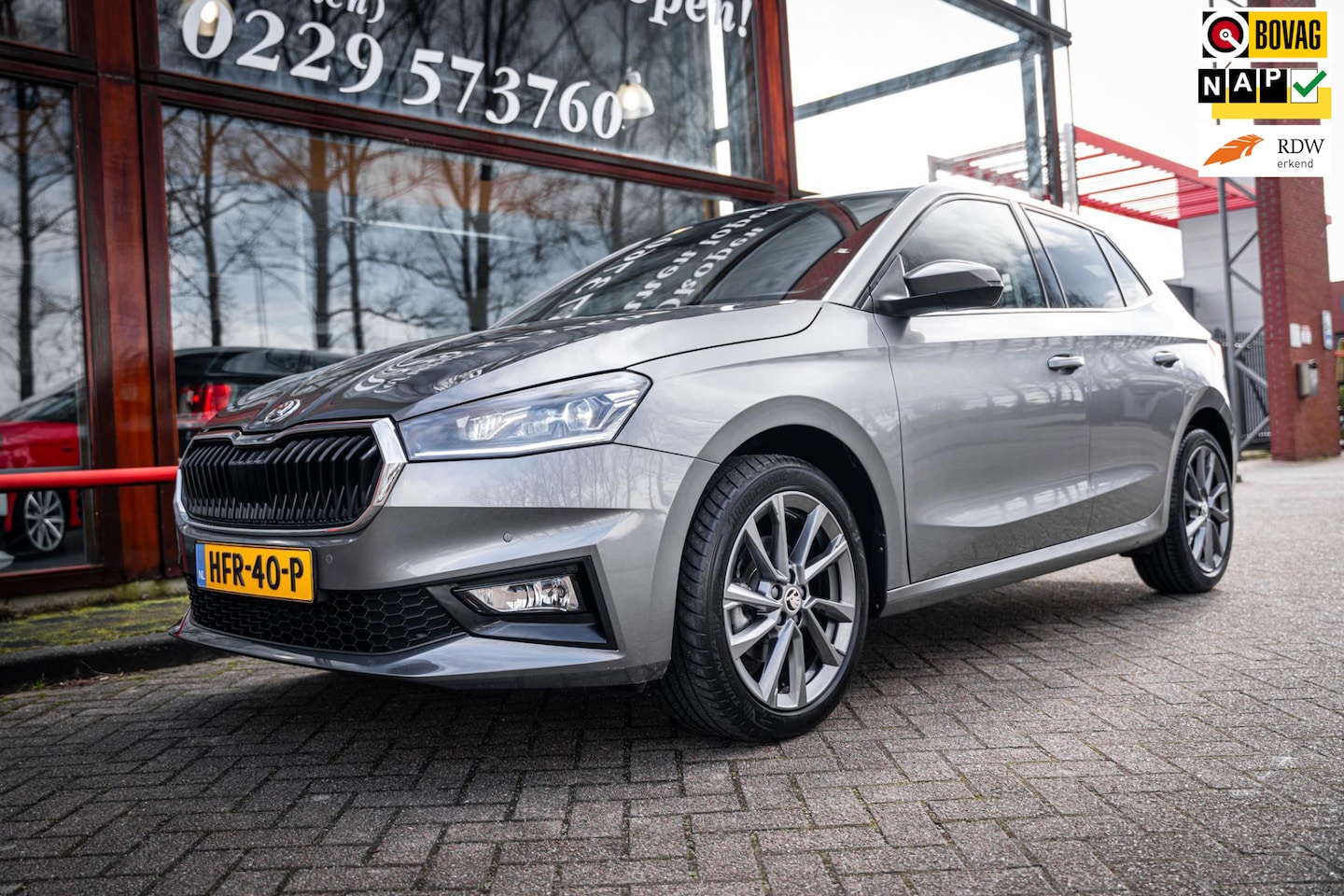 Skoda Fabia - 1.0 TSI Business Luxe Edition | Automaat | App-connect | Parkeer camera | Adaptieve cruise - AutoWereld.nl