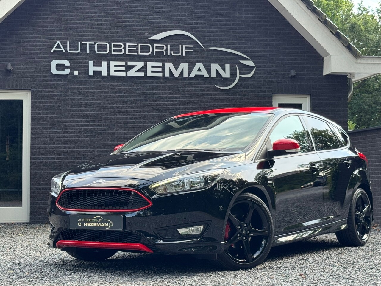 Ford Focus - 1.0 125PK ST-Line BLACK/RED EDITION CRUISE NAVI UNIEK! NIEUWSTAAT! - AutoWereld.nl
