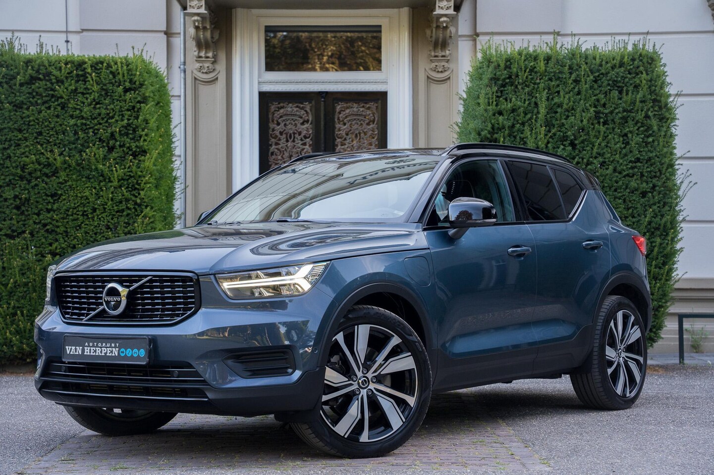 Volvo XC40 - 1.5 T5 Recharge R-Design 360 CAM | PILOT | STUURVERW | 20 INCH - AutoWereld.nl