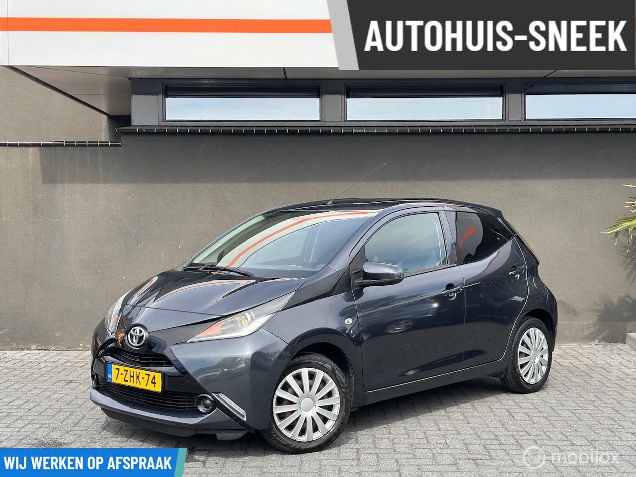 Toyota Aygo - 1.0 VVT-i x-play 1.0 VVT-i x-play - AutoWereld.nl