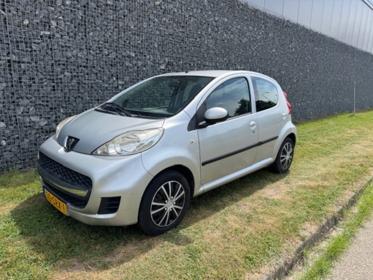 Peugeot 107 - 1.0-12V XS AIRCO 5Drs 2011 - AutoWereld.nl