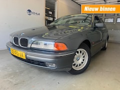 BMW 5-serie - 523i Executive AUT CLIMA PDC LMV HEEL NETTE AUTO NAP